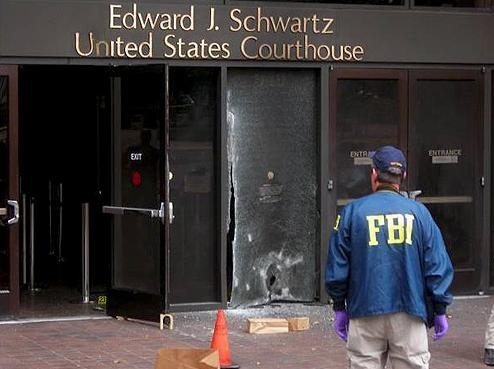 An FBI agent at the scene of the 2008 bombing of a federal courthouse in San Diego.
