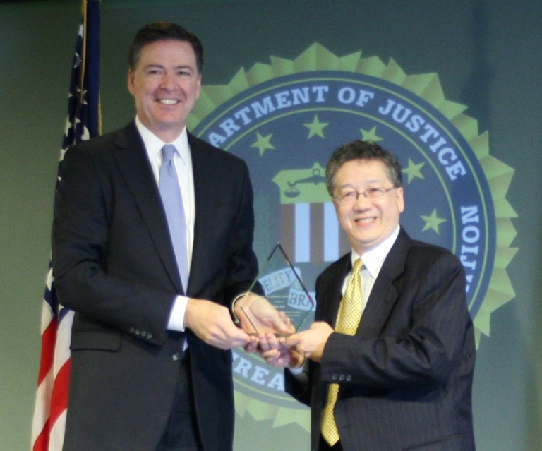 Alan Lai Receives Director’s Community Leadership Award from Director Comey on April 15, 2016