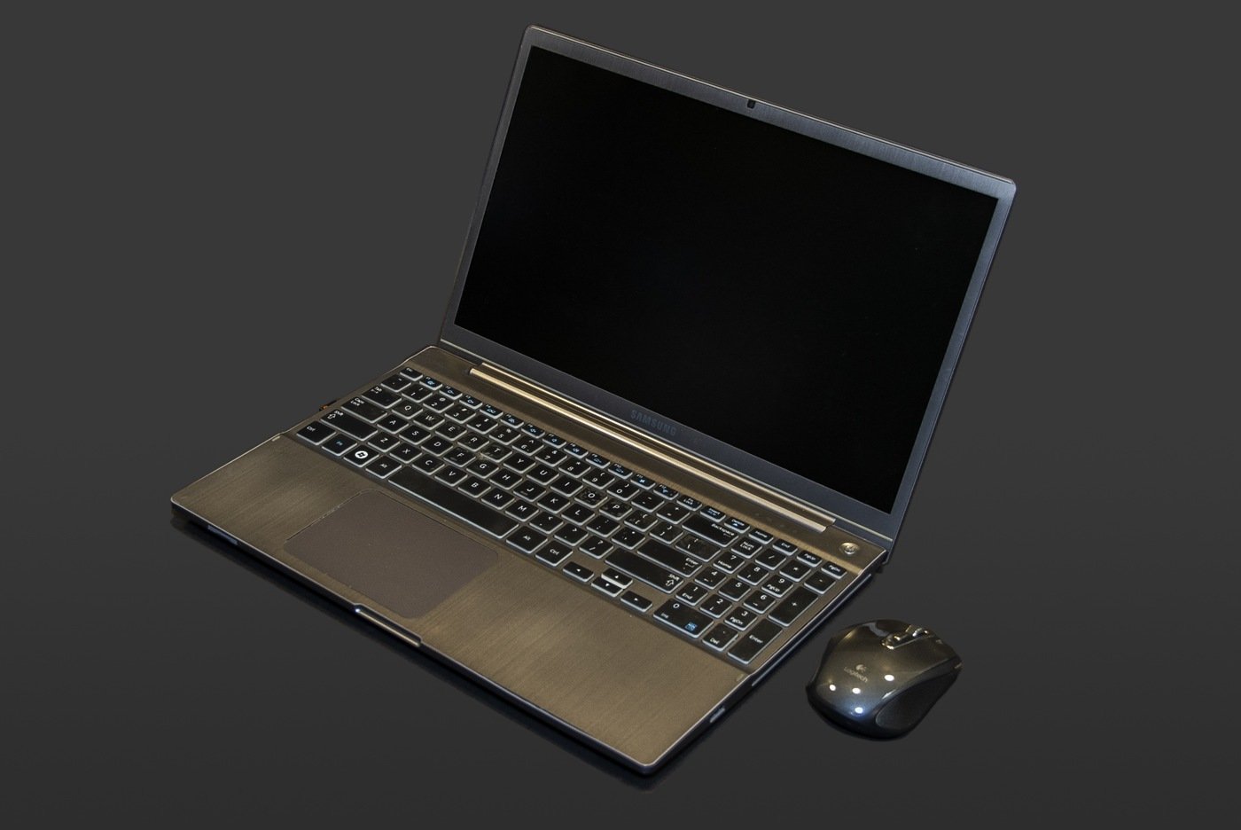 Photo of a laptop and mouse that belonged to cybercriminal Ross William Ulbricht, who ran the Silk Road darknet market from 2011 to 2013.