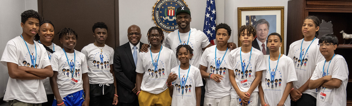 On August 16, a group of youth mentored by retired NFL Seattle Seahawks player Cliff Avril visited the FBI Headquarters in Washington, D.C. The group, known as Cliff’s Crew, took the FBI Experience tour and met with Associate Deputy Director Brian Turner.