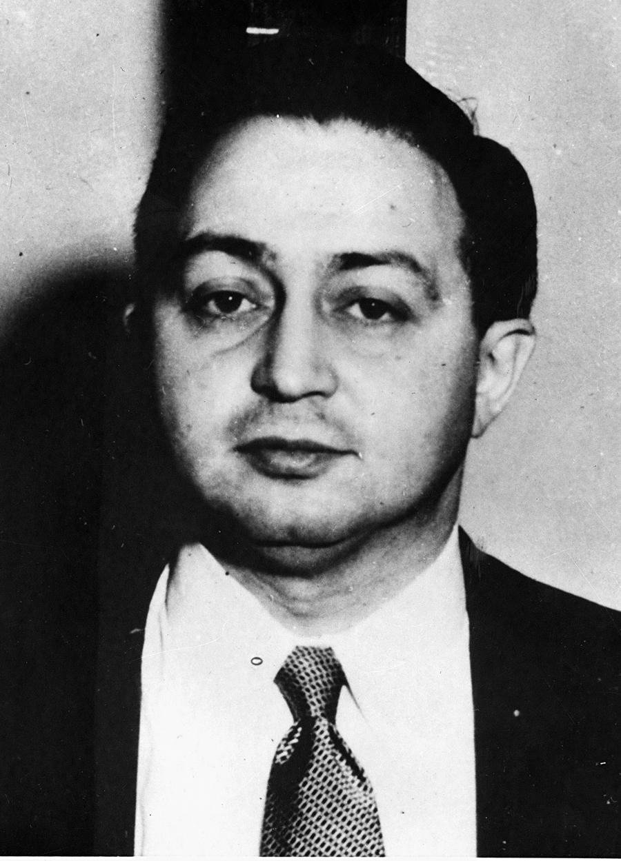 1950 mug shot of Harry Gold, scientist and naturalized U.S. citizen, who operated as a spy for Yakovlev, the Soviet Union, and courier transmitting atomic bomb specs from Klaus Fuchs to his Soviet handlers. Part of the Rosenberg circle.
