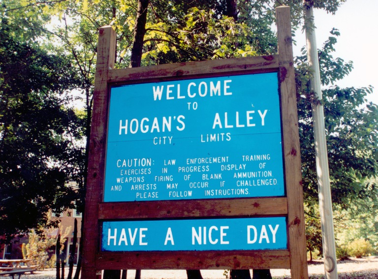 Hoganas Alley Welcome Sign