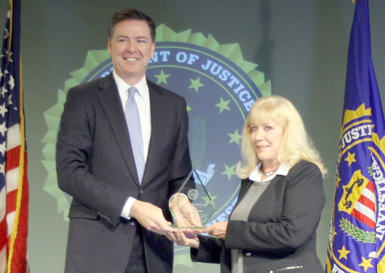 Marilyn Munden Receives Director’s Community Leadership Award from Director Comey on April 15, 2016